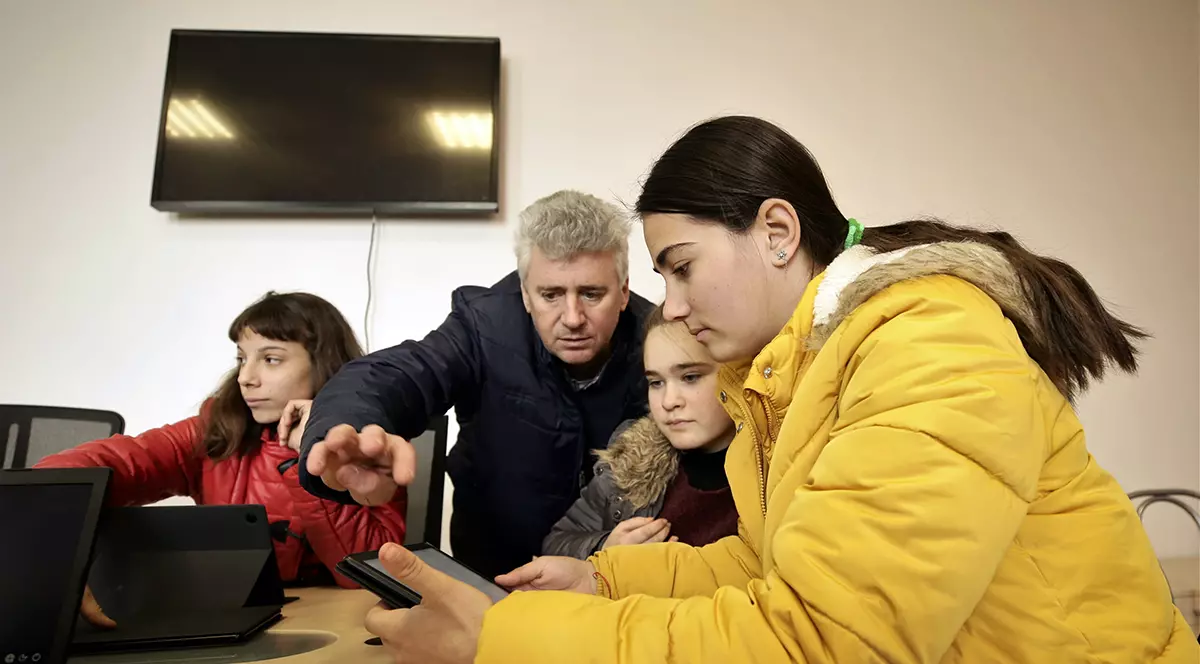 Cum se transformă o școală renovată la 130 de ani de la înființare. „Mobilierul era de pe vremea lui Moș Ion Roată”