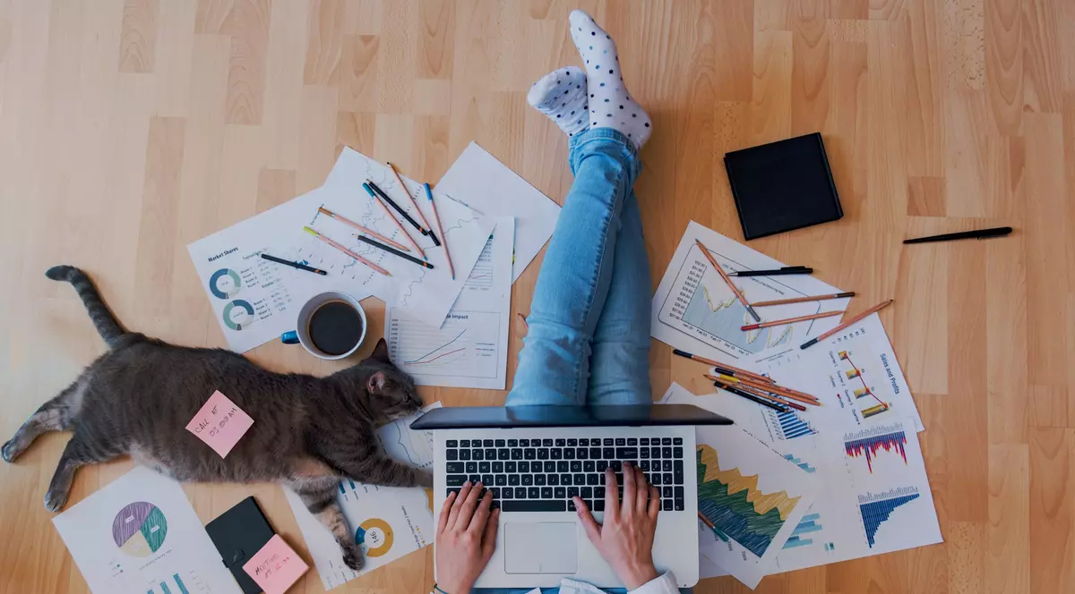 Efectul pandemiei: Doar 15% dintre angajați vor să lucreze doar de la birou