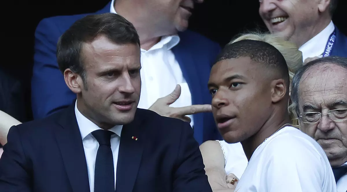 Kylian Mbappe s-a consultat cu Emmanuel Macron, înainte de a refuza oferta de la Real Madrid