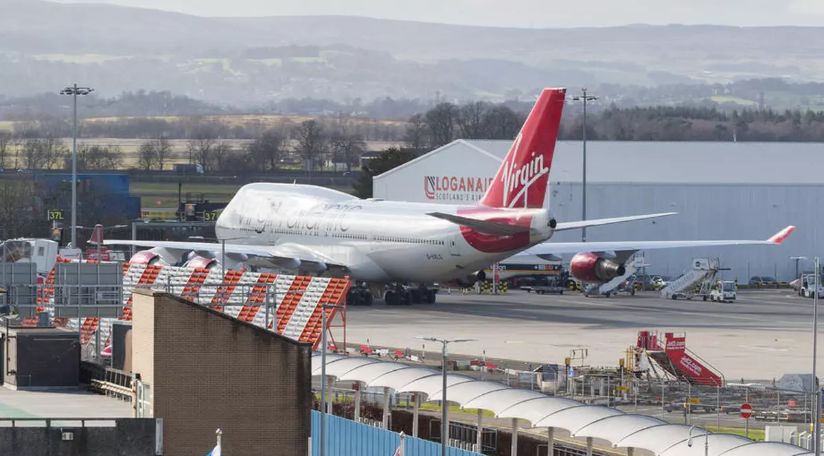 Un avion s-a întors din drum după 40 de minute, deoarece pilotul nu a dat examenul final de zbor