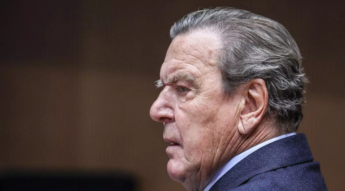 Gerhard Schröder a demisionat din conducerea companiei ruse Rosneft, după ce în Germania i s-au tăiat privilegii de fost cancelar
