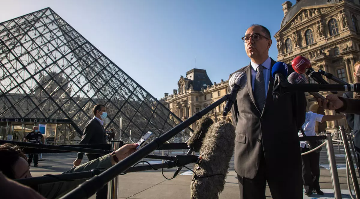 Fost președinte și director al Muzeului Luvru, acuzat de trafic cu artefacte egiptene