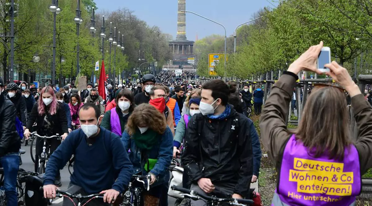 Steagul Rusiei și cel al Ucrainei, interzise la Berlin, de Ziua Victoriei. „Este o palmă dată Ucrainei”