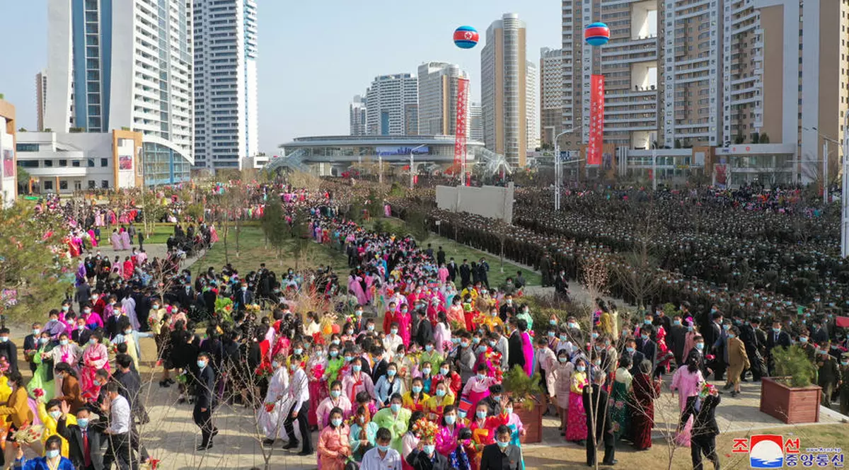 Coreea de Nord și-a trimis brusc oamenii în lockdown, fără nicio explicație. Locuitorii din Phenian, cozi în stațiile de autobuz