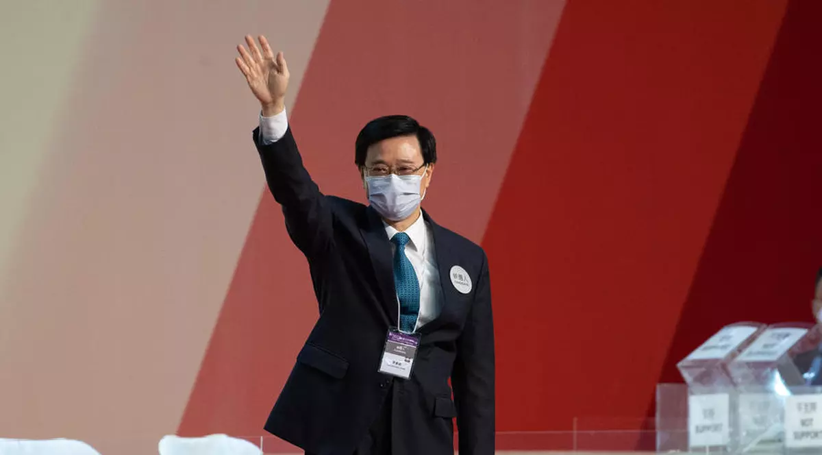 Fost șef al securității din Hong Kong, fidel regimului de la Beijing, desemnat lider al metropolei