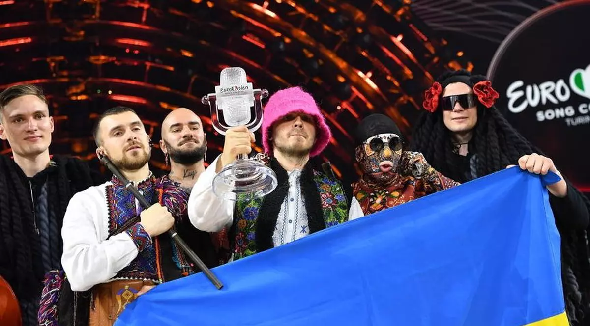 Kalush Orchestra anunță că va scoate la licitație trofeul Eurovision 2022. Banii vor fi donați armatei ucrainene