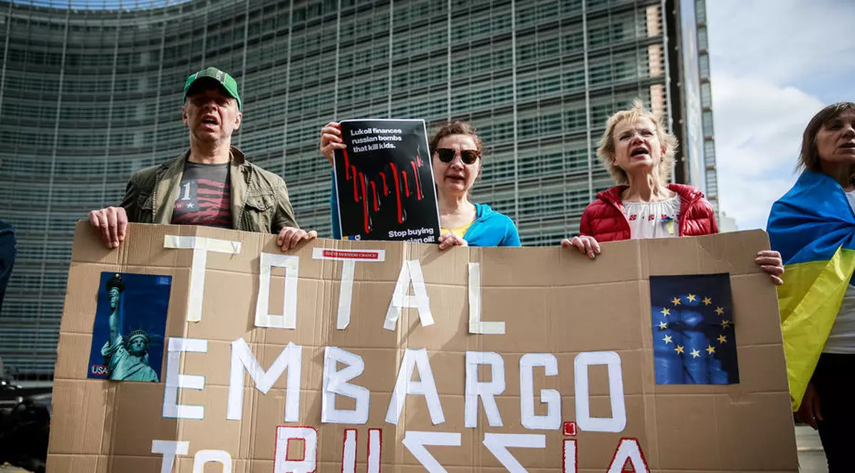 UE îndeamnă Ungaria să adere la embargoul asupra petrolului rusesc. Lituania acuză blocul că este „ținut ostatic” de Budapesta