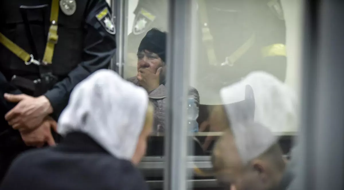 Primul soldat rus judecat pentru crime de război, confruntat în instanță de văduva victimei sale. „Spune-mi, te rog, te căiești?”