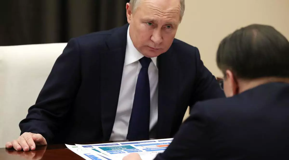 Un fost spion britanic spune că Putin este „înconjurat constant de medici”, iar boala sa „provoacă haos” la Kremlin