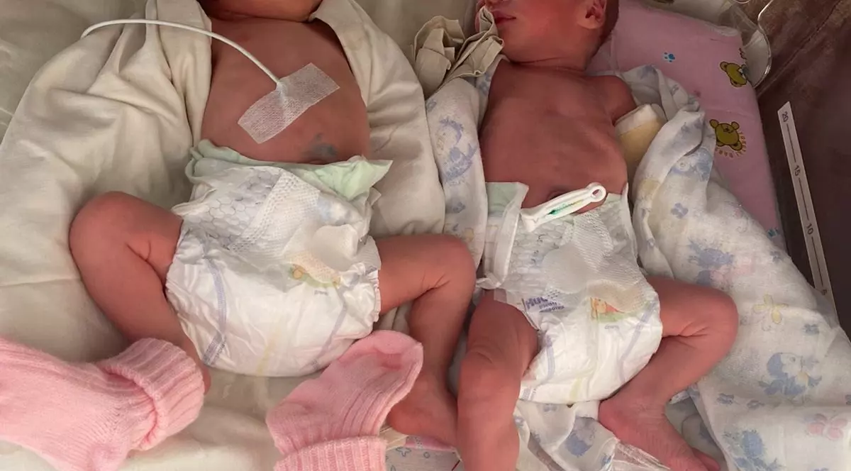 Sute de copii ucraineni, salvați din iadul războiului. Fundația „Mama i nemovlya”, din Ucraina, îi scoate pe micuți de acolo și îi duce în spitale din Europa