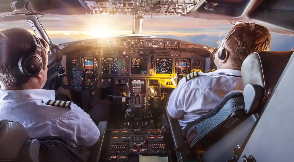 Cum ajungi pilot de avion - imagine din cabina unui avion