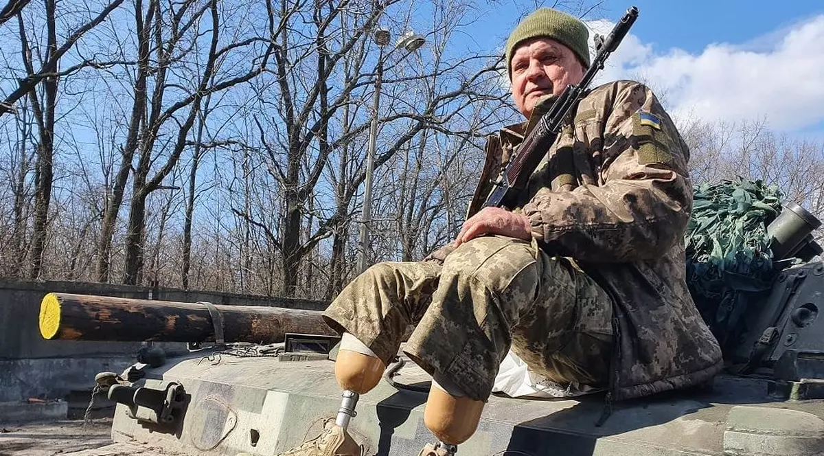 „Cu astfel de eroi nu putem fi învinși!”. Veteranul ucrainean Vasil Ștefko luptă pe front, deși a rămas fără picioare