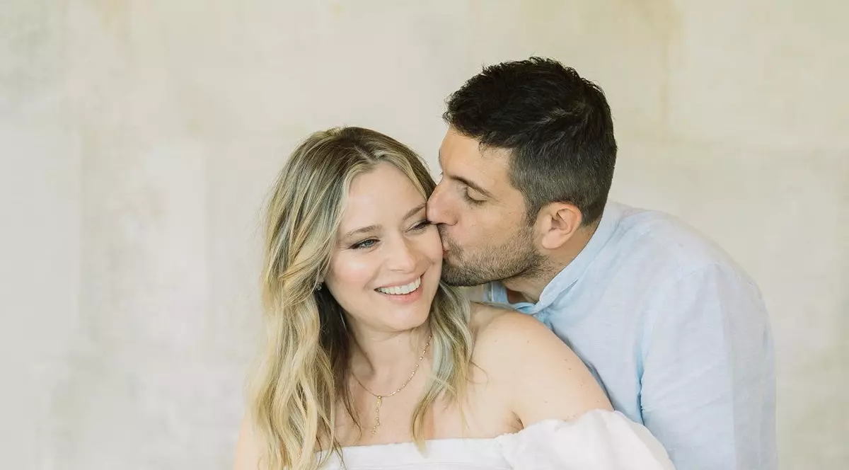 Laura Cosoi a recunoscut. Ce compromisuri a făcut în căsnicia cu soțul ei, Cosmin Curticăpean. „Încerc să-mi păstrez calmul, după aceea răbufnesc”