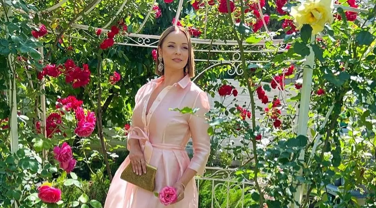 Cum s-au îmbrăcat vedetele pe covorul roșu la petrecerea VIVA! 2022. Andreea Marin și iubitul ei au atras toate privirile la eveniment