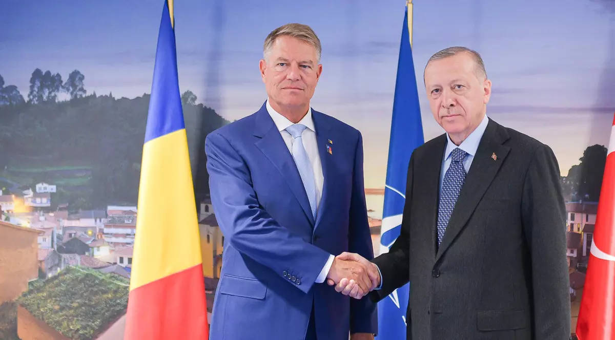 Klaus Iohannis s-a întâlnit cu Erdogan la Madrid. Despre ce au discutat cei doi șefi de stat