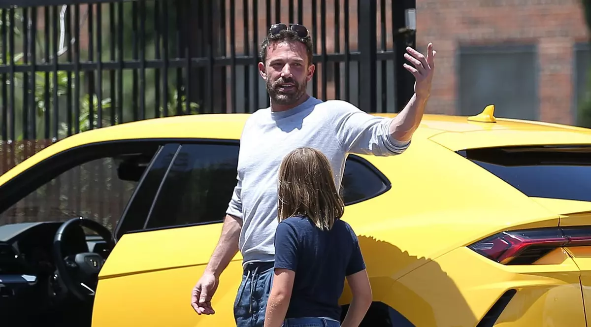 Băiatul lui Ben Affleck în vârstă de 10 ani a urcat la volanul unei mașini și a făcut accident. Întregul moment a fost filmat
