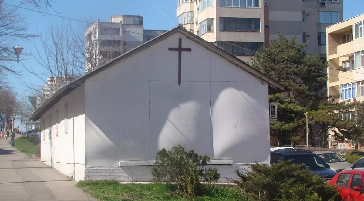 Patriarhia reacționează în scandalul bisericii ridicate ilegal pe trotuar la Constanța: Demolarea este un „act tulburător şi neavenit”