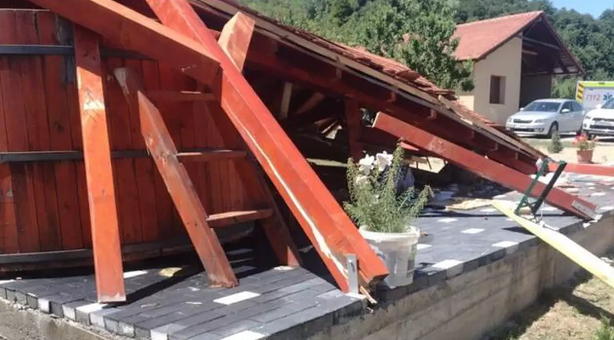 Subprefectul de Sălaj a murit în timpul unui eveniment, după ce un foișor s-a prăbușit peste el