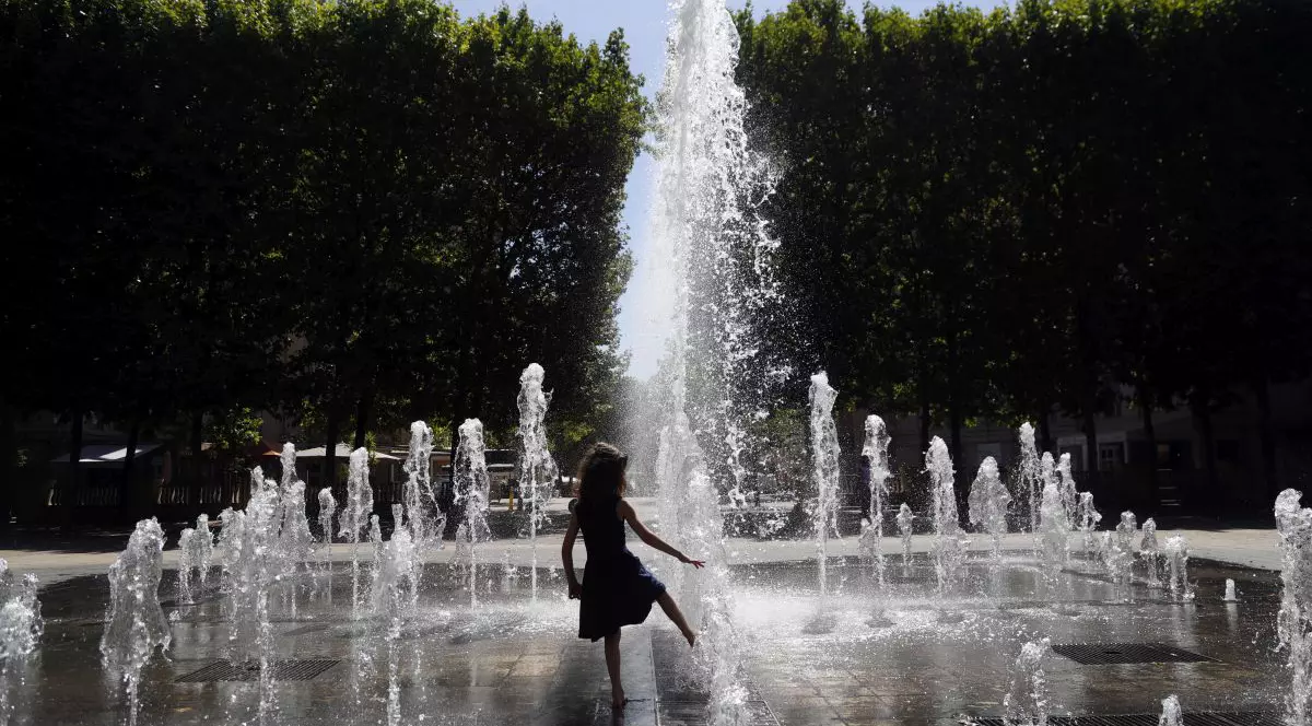 Franța se confruntă cu un val neobișnuit de caniculă. Temperaturile pot depăși 40 de grade la finalul săptămânii
