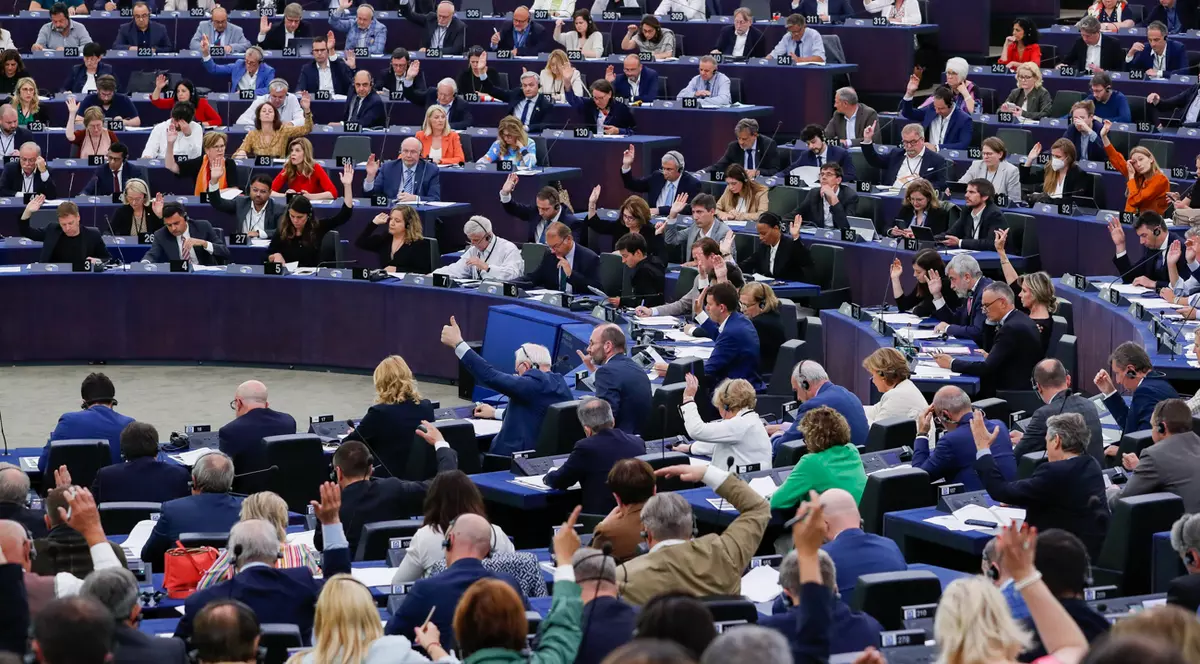 Parlamentul European, reacție rapidă în scandalul celor 10% din salariu pe care USR îi ia de la europarlamentari