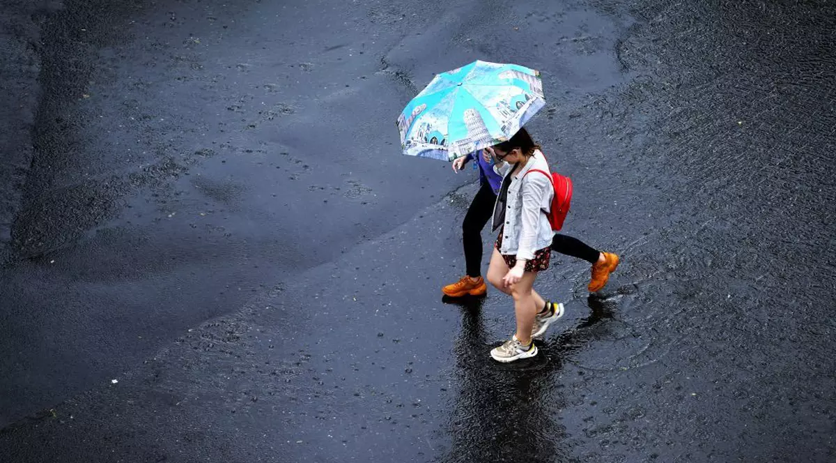VIDEO Cod galben de ploi torențiale și grindină în mai multe județe. Care sunt zonele vizate