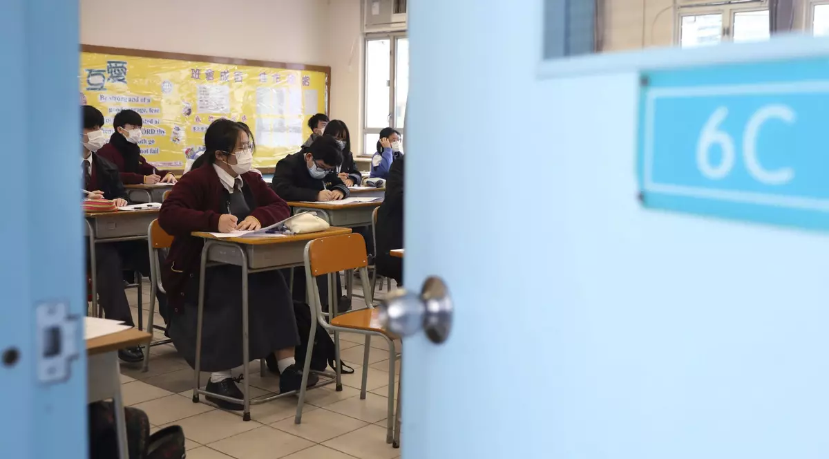 Noile manuale din Hong Kong îi învață pe elevi că orașul nu a fost niciodată o colonie a Marii Britanii