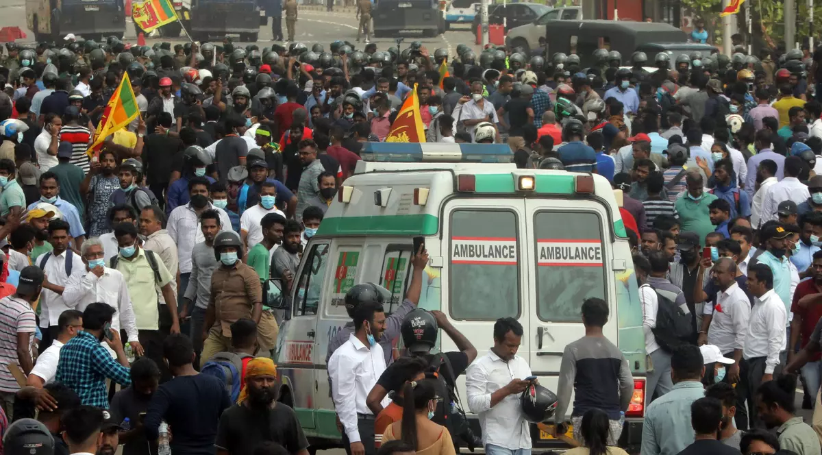 Funcționarii din Sri Lanka sunt îndemnați să-și ia o zi liberă pe săptămână pentru a face agricultură în curțile lor, în contextul temerilor privind criza alimentară