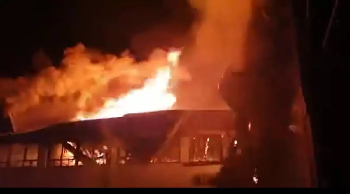 VIDEO. Incendiu puternic la o fabrică de mobilă din  Prahova