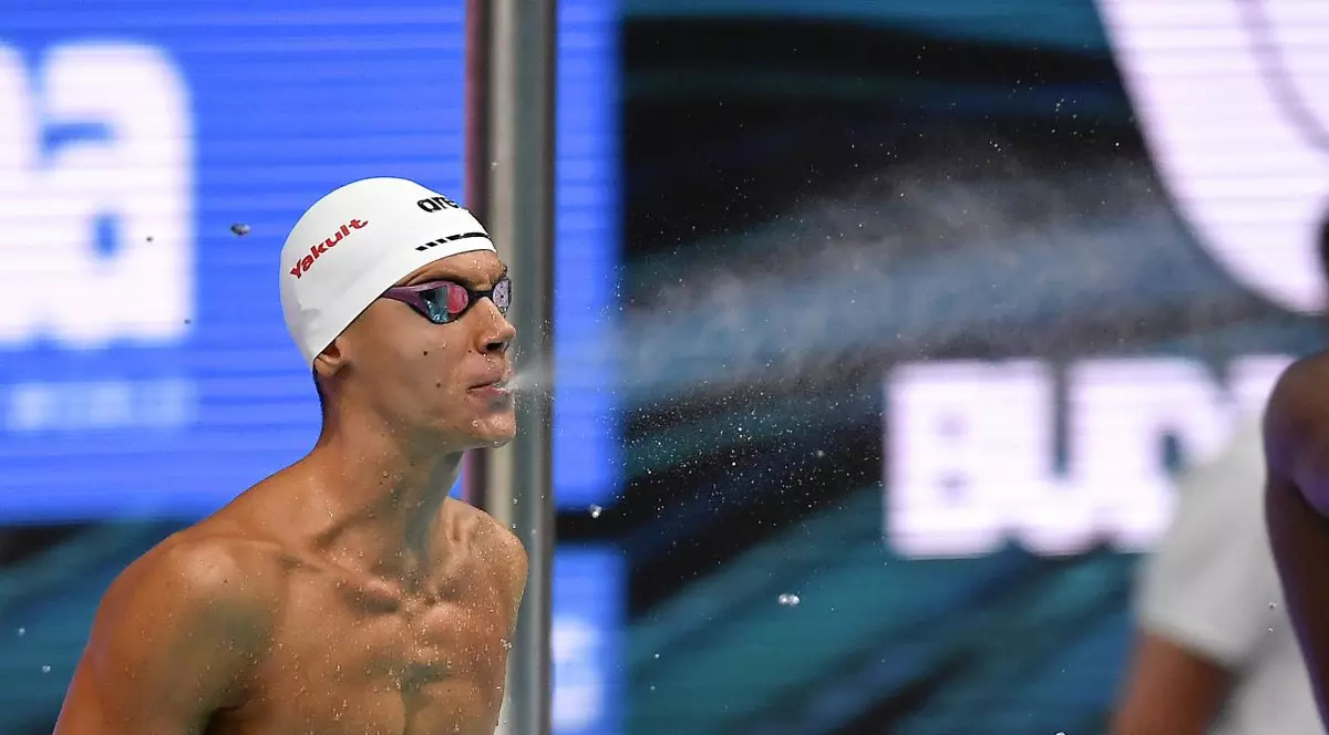 Cifrele lui David Popovici: are 1,91 m înălțime, poartă 48,5 la picior și se trezește la 4.30