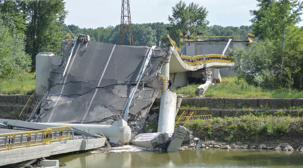 Decât un pod. Când va scrie presa de afară: „O întreagă țară din UE s-a prăbușit sub propria greutate. Din fericire, nu mai era nimeni acolo”?