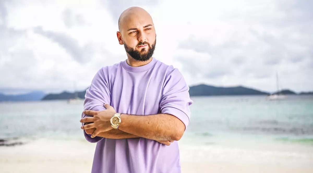 Situația se complică la „Insula Iubirii”. Alex, faţă în faţă cu ispita Ali, la bonfire. „De ce nu o laşi să îşi împlinească visurile?”