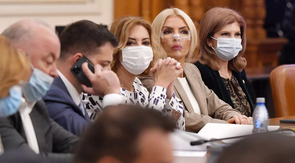 Modificările legii avertizorilor de integritate, adoptate de Camera Deputaților. Stelian Ion: „E o mizerie, o mutilare. Nu puteți pune pumnul în gură oamenilor”