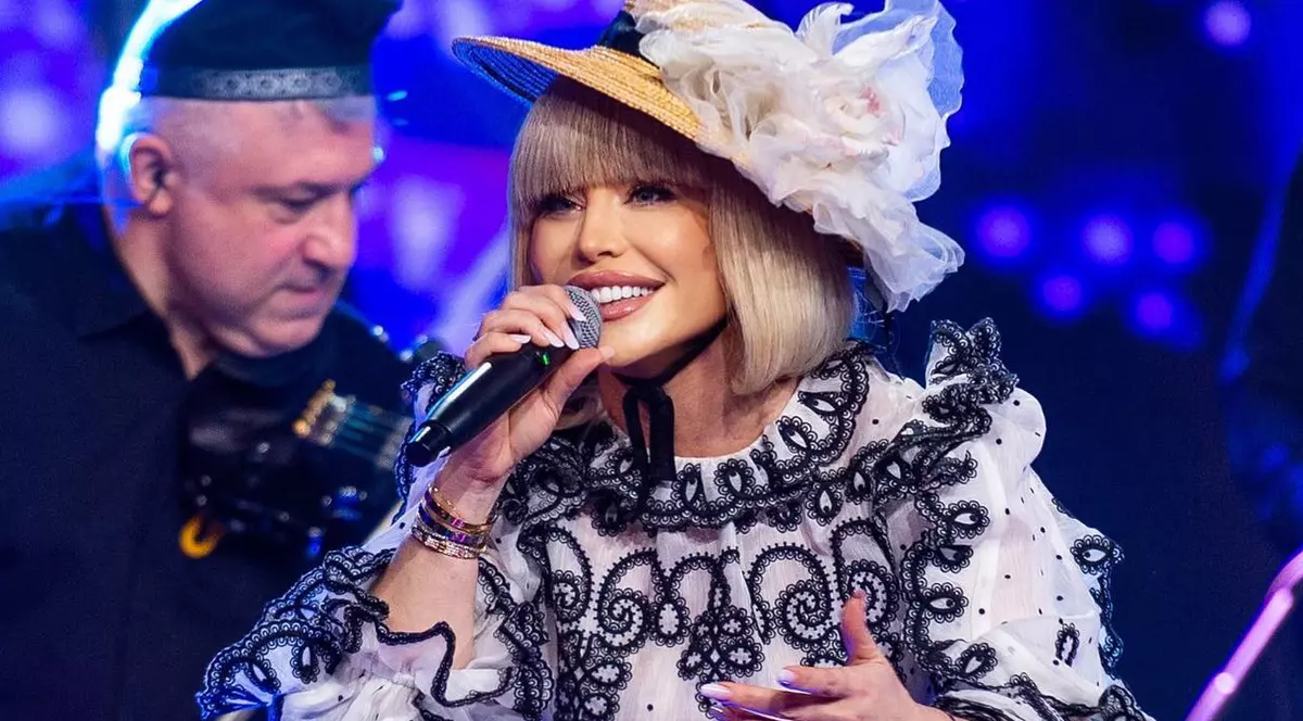 Loredana Groza a împlinit 52 de ani. Ce poezie i-a dedicat tatăl ei scriitor: „Talentul i-a dat avânt”