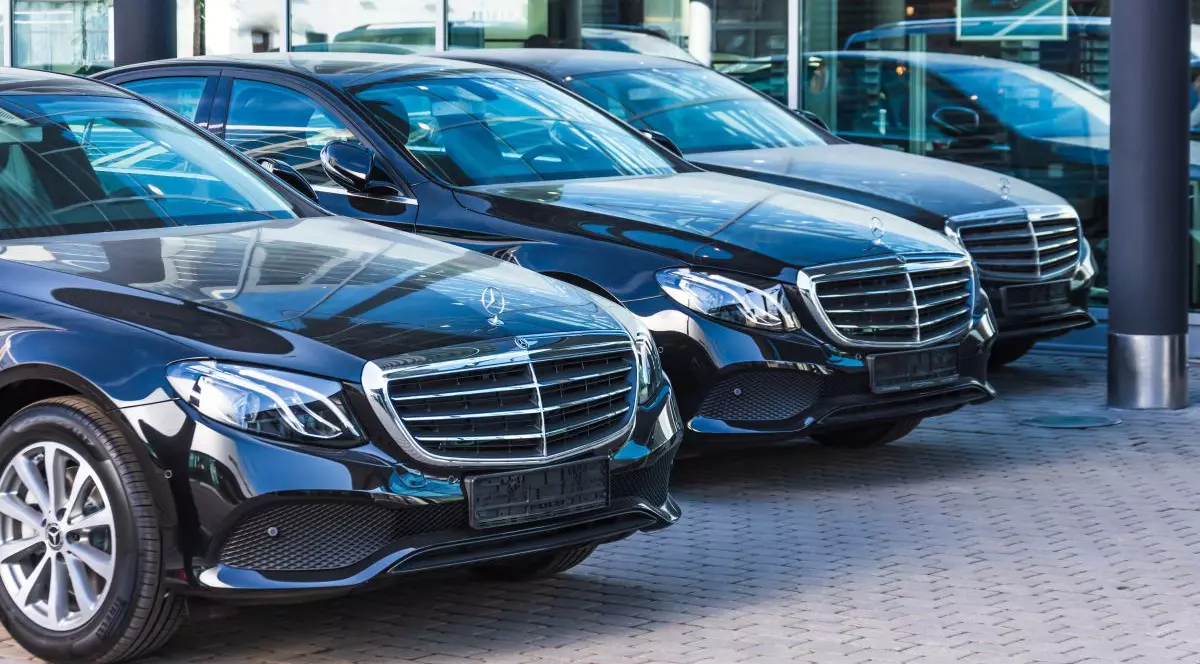 Vânzările de mașini de lux s-au înjumătățit în Rusia. Ce mărci au scăzut