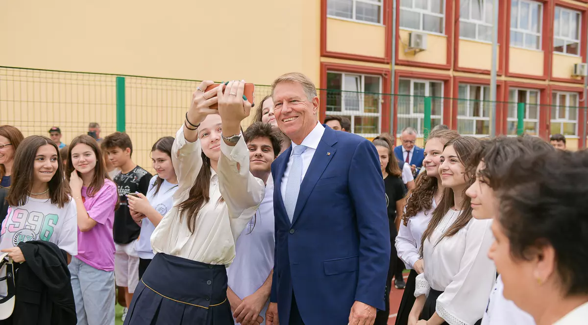 Singur împotriva nimănui. Despre ultima ieșire publică a lui Klaus Iohannis