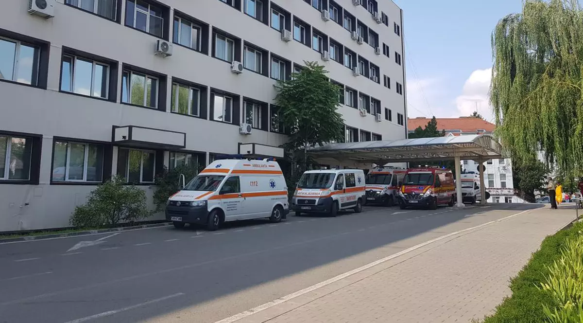 Caz șocant la Arad: un cioban a ajuns la spital cu viermi ieşind din corp. Bărbatul a decedat după câteva ore
