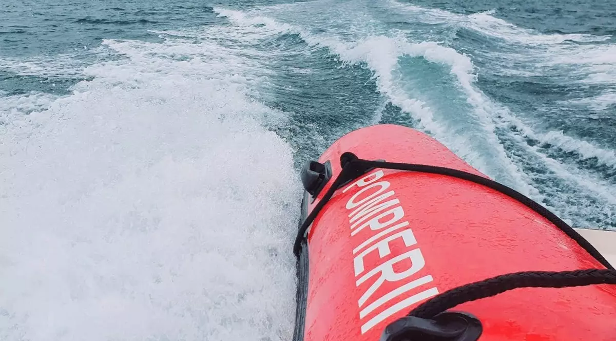 Anchetă pe litoral după ce un tânăr a fost scos incoștient din mare, la Costinești, iar apoi a murit