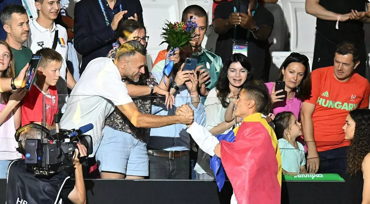 Primul lucru pe care l-a făcut David Popovici după primirea medaliei de aur