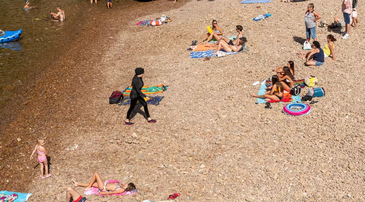 Interzicerea burkiniului, confirmată de cea mai înaltă curte administrativă din Franța. Cum și-a motivat instanța decizia