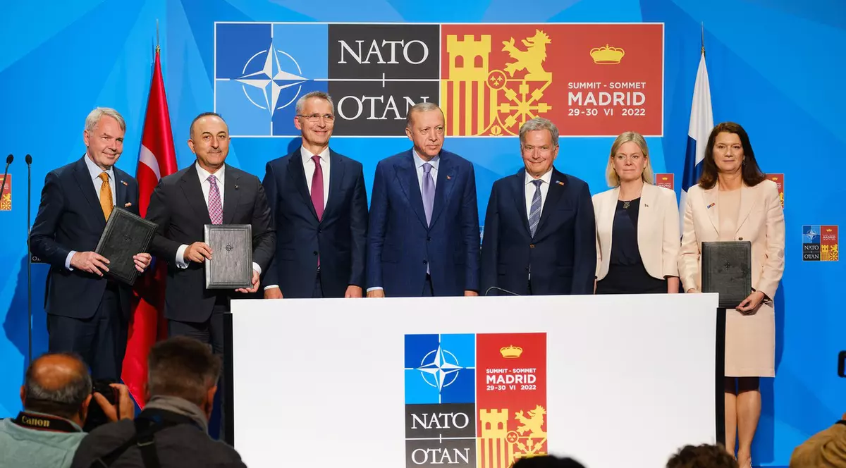 NATO invită în mod oficial Finlanda și Suedia să adere la Alianță. Rusia, definită drept „cea mai directă amenințare pentru aliați”