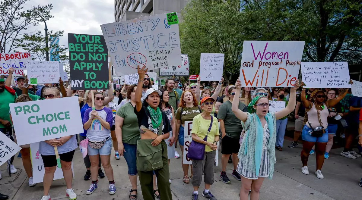 Marile firme din SUA achită costurile angajatelor care fac avort în alte state. Milioane de femei nu au însă această opțiune