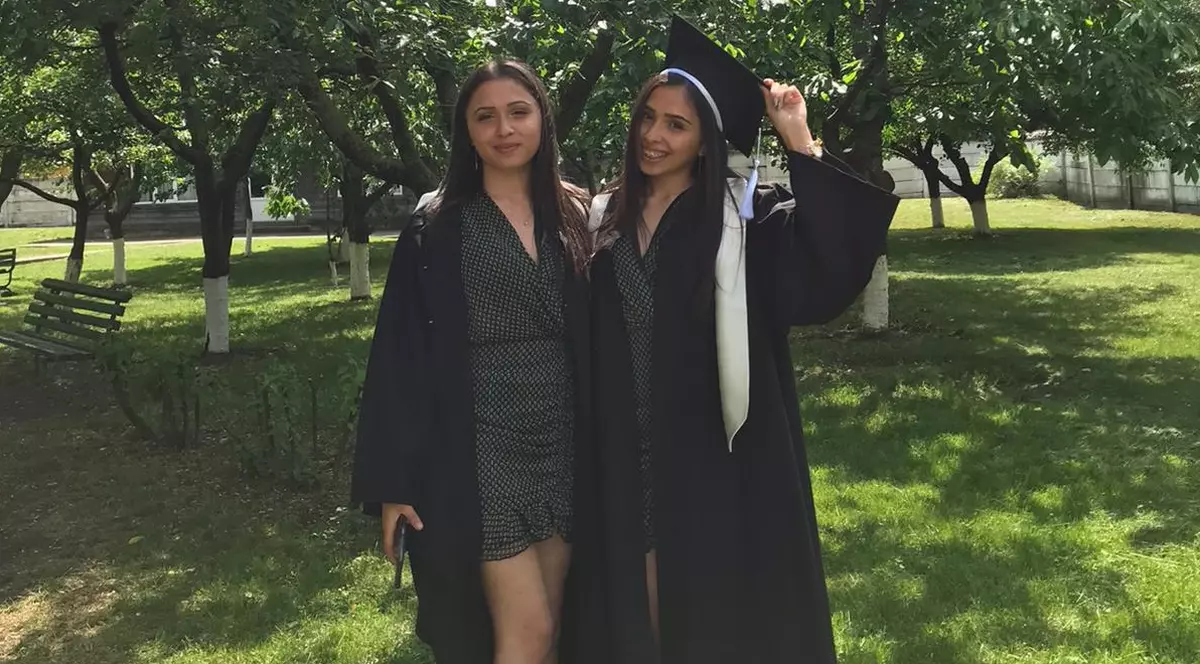 Gemenele din Vaslui cu părinții plecați în străinătate și care au luat 9,50 la Bac: „Nimic nu se poate fără muncă, nimic nu ne cade din cer”