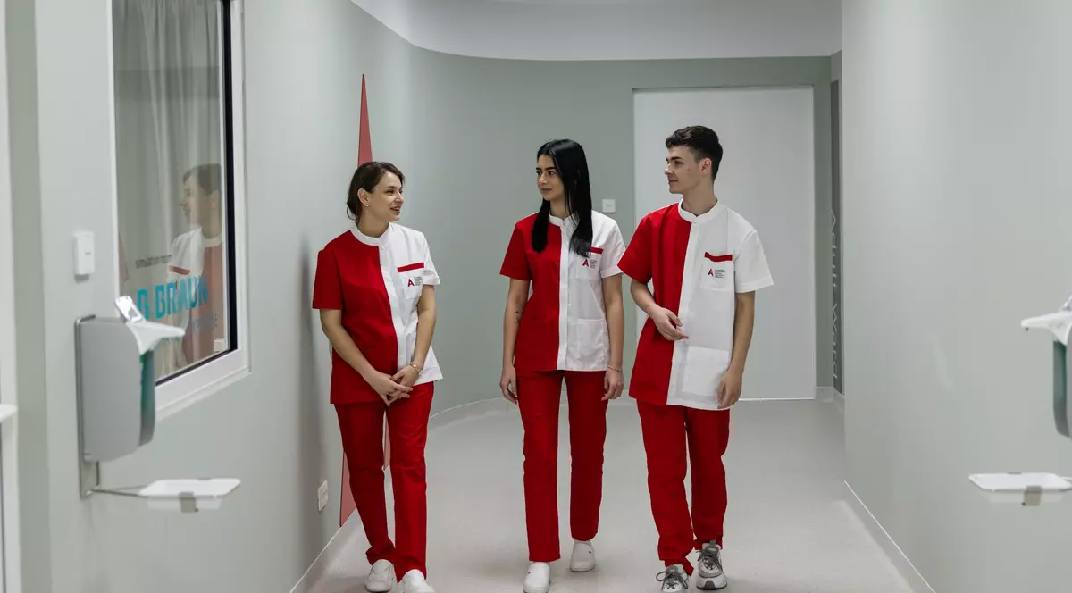 Extrem de bine pregătiți și empatici, asistenții medicali contribuie semnificativ la îmbunătățirea experienței de îngrijire a pacienților. Academia Europeană pentru Asistenți Medicali pregătește noile generații de specialiști în domeniul medical și își deschide porțile pentru noi înscrieri.