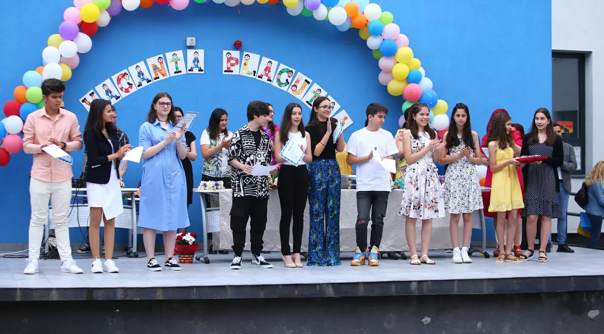 Un cadru universitar reacționează după ce părinții au fost acuzați că-și împing copiii să învețe: „Nu e violență la clasa de mijloc, e doar adaptare!”