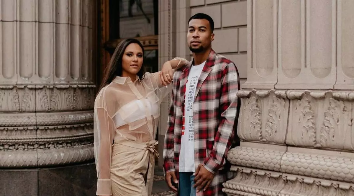 De 4 iulie, Ziua Americii, un yankeu mutat la Oradea se declară încântat de aproape tot ce a găsit în România: „Comparativ cu Los Angeles, aici pare că e gratis totul”. Ceva îl deranjează totuși