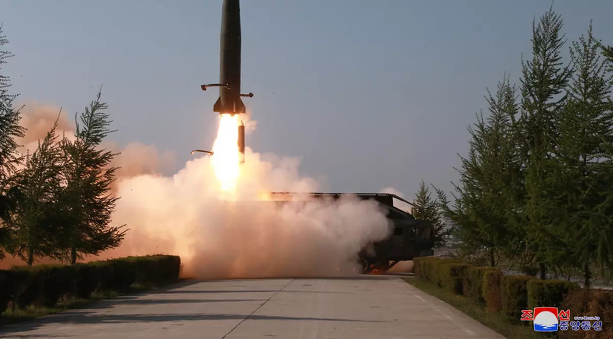 Coreea de Nord a tras opt rachete balistice în mai puțin de o oră