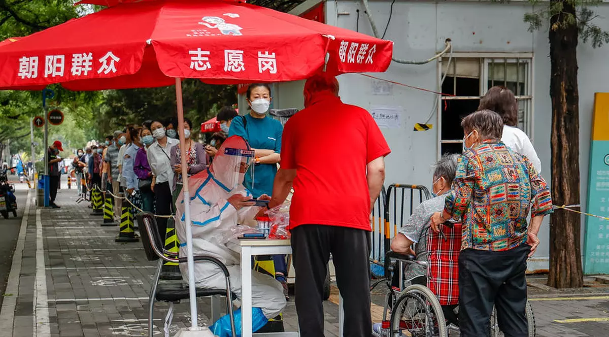 Un bar nonstop din Beijing, în centrul celui mai recent focar: milioane de persoane testate, mii izolate