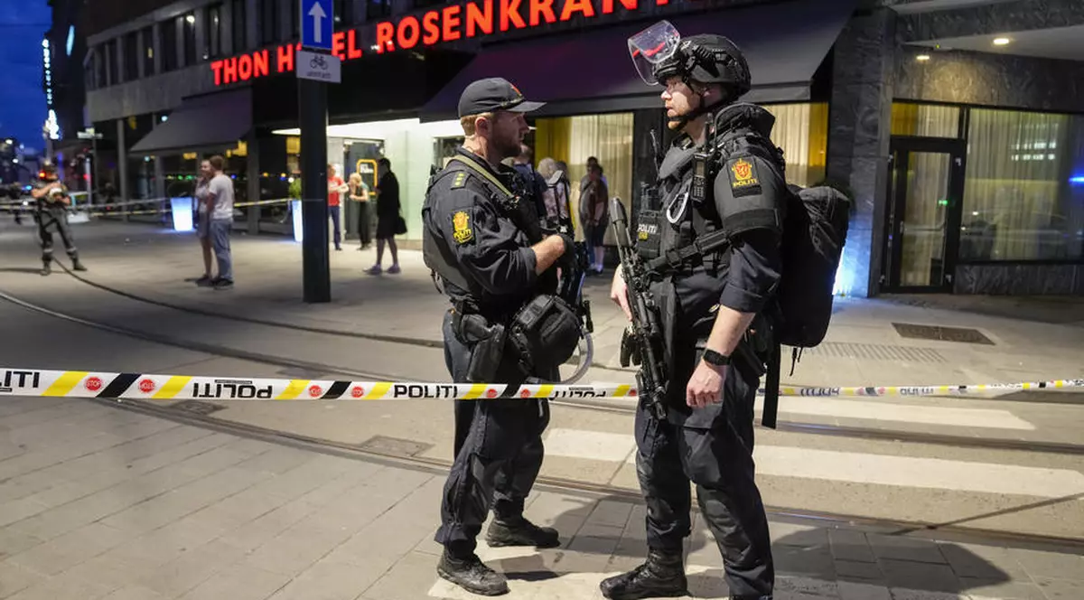 Doi oameni au murit și alți 21 au fost răniți într-un atac armat în Oslo. Un suspect, reținut