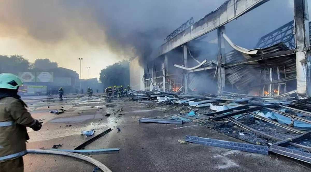 Liderii internaționali condamnă atacul asupra mall-ului din Kremenciuk. "Arată profunzimea cruzimii şi barbariei lui Putin"