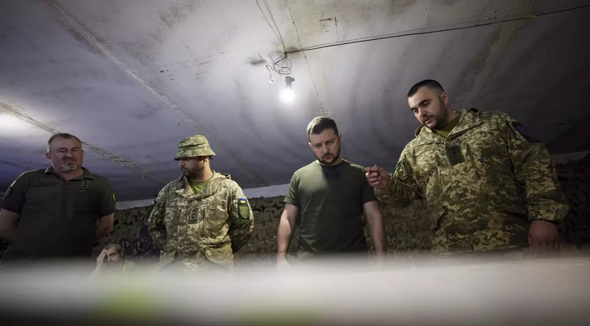 Volodimir Zelenski a vizitat trupele de pe frontul de est. „Ceea ce meritați cu toții este victoria”